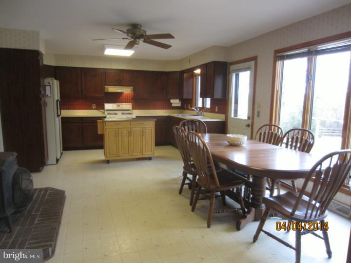 236 Windsor Road Robbinsville, NJ 08691 - Photo 12 of 24 Kitchen
