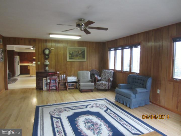 236 Windsor Road Robbinsville, NJ 08691 - Photo 13 of 24 Family Room