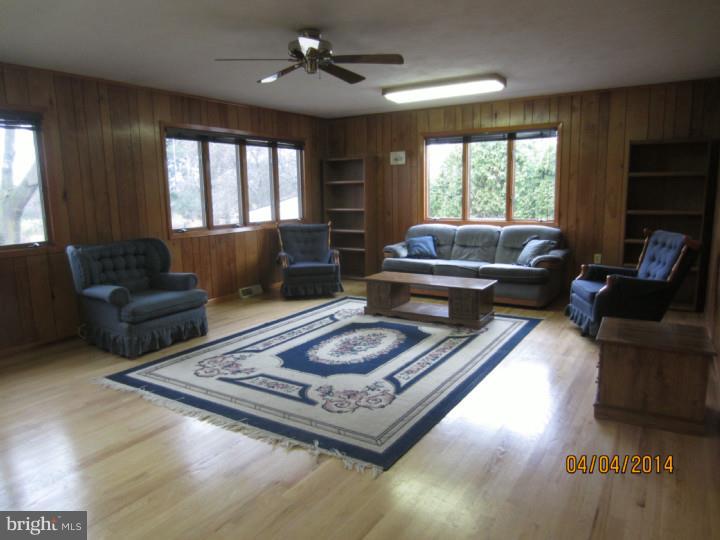 236 Windsor Road Robbinsville, NJ 08691 - Photo 14 of 24 Family Room