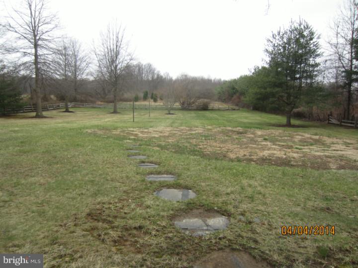 236 Windsor Road Robbinsville, NJ 08691 - Photo 5 of 24 Exterior Back