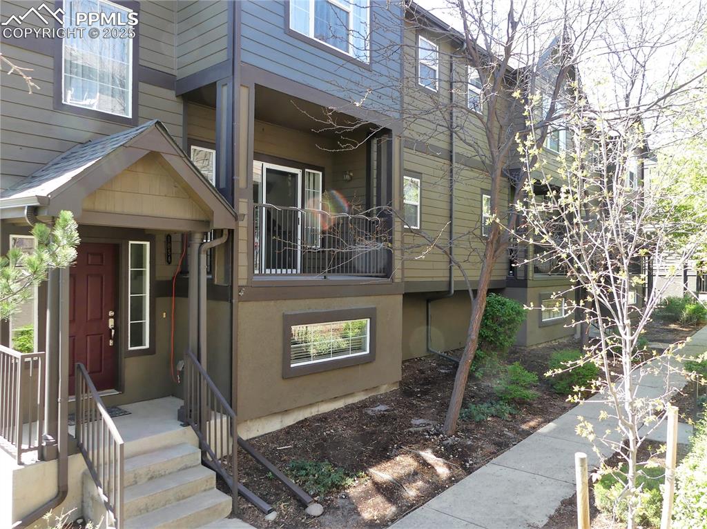 View of home's exterior