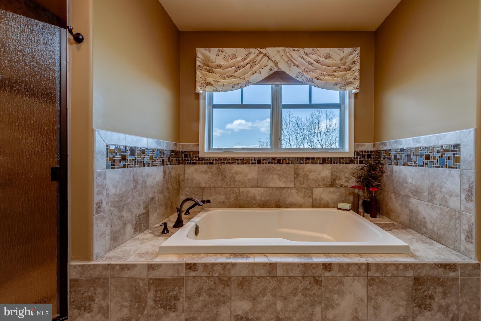 968 Scots Pne Lane Hazleton, PA 18202 - Photo 54 of 95 primary ensuite