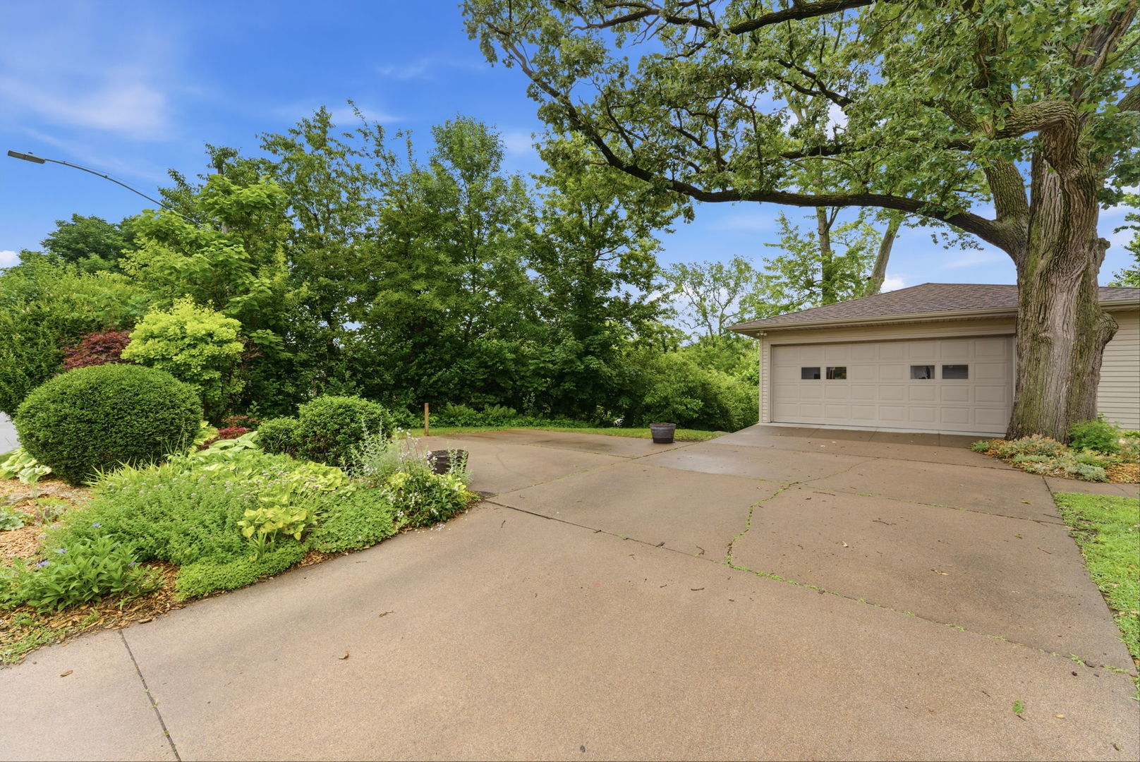 403 North 10th Street Clinton, IA 52732 - Photo 4 of 48