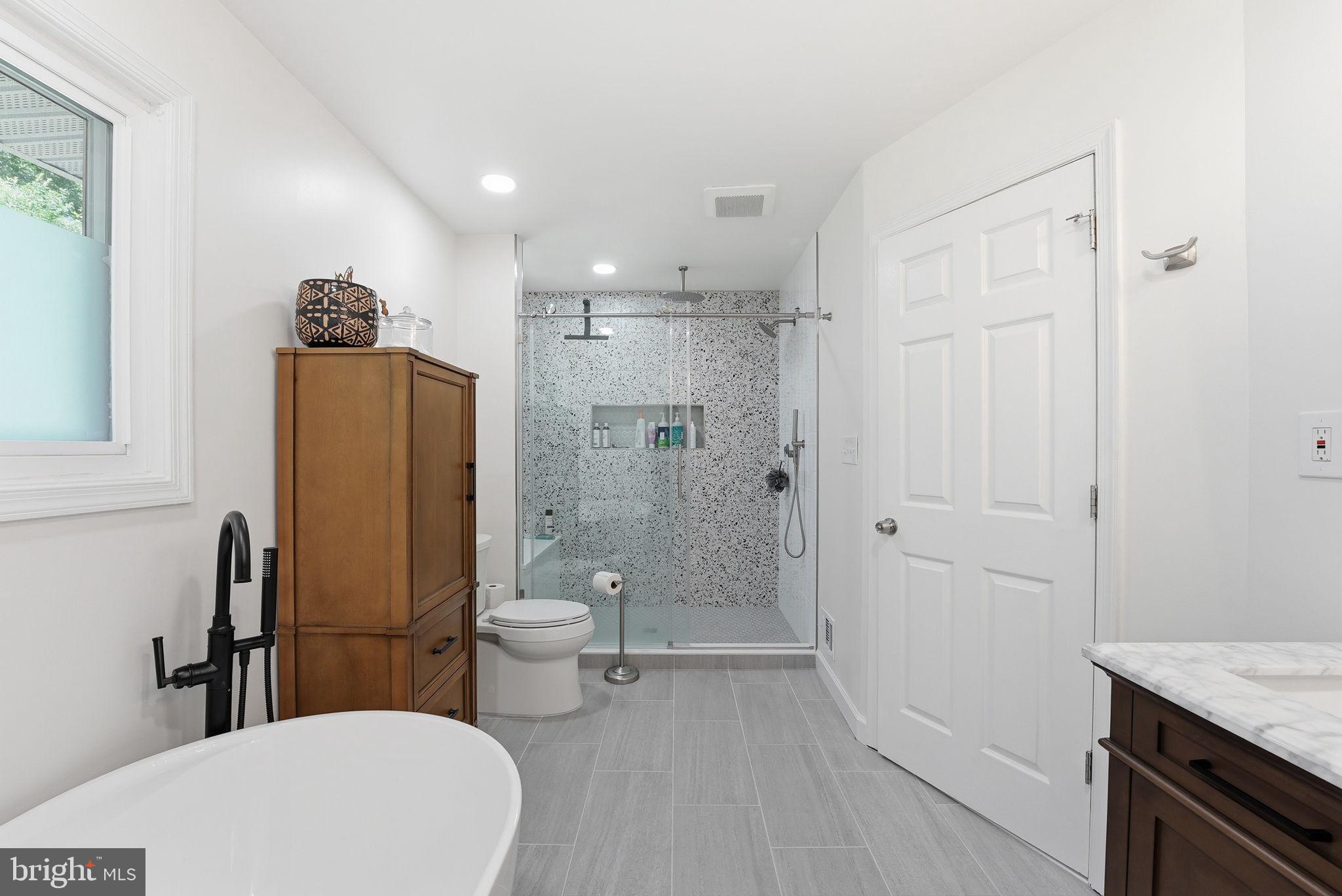 9205 Ivanhoe Road Fort Washington, MD 20744 - Photo 9 of 21 Modern bathroom with elegant finishes.