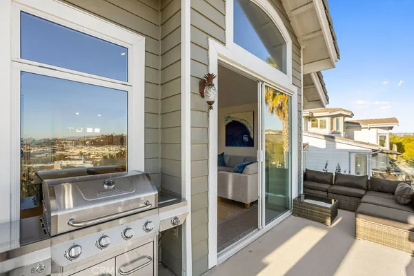 a view of kitchen living room with washer and dryer