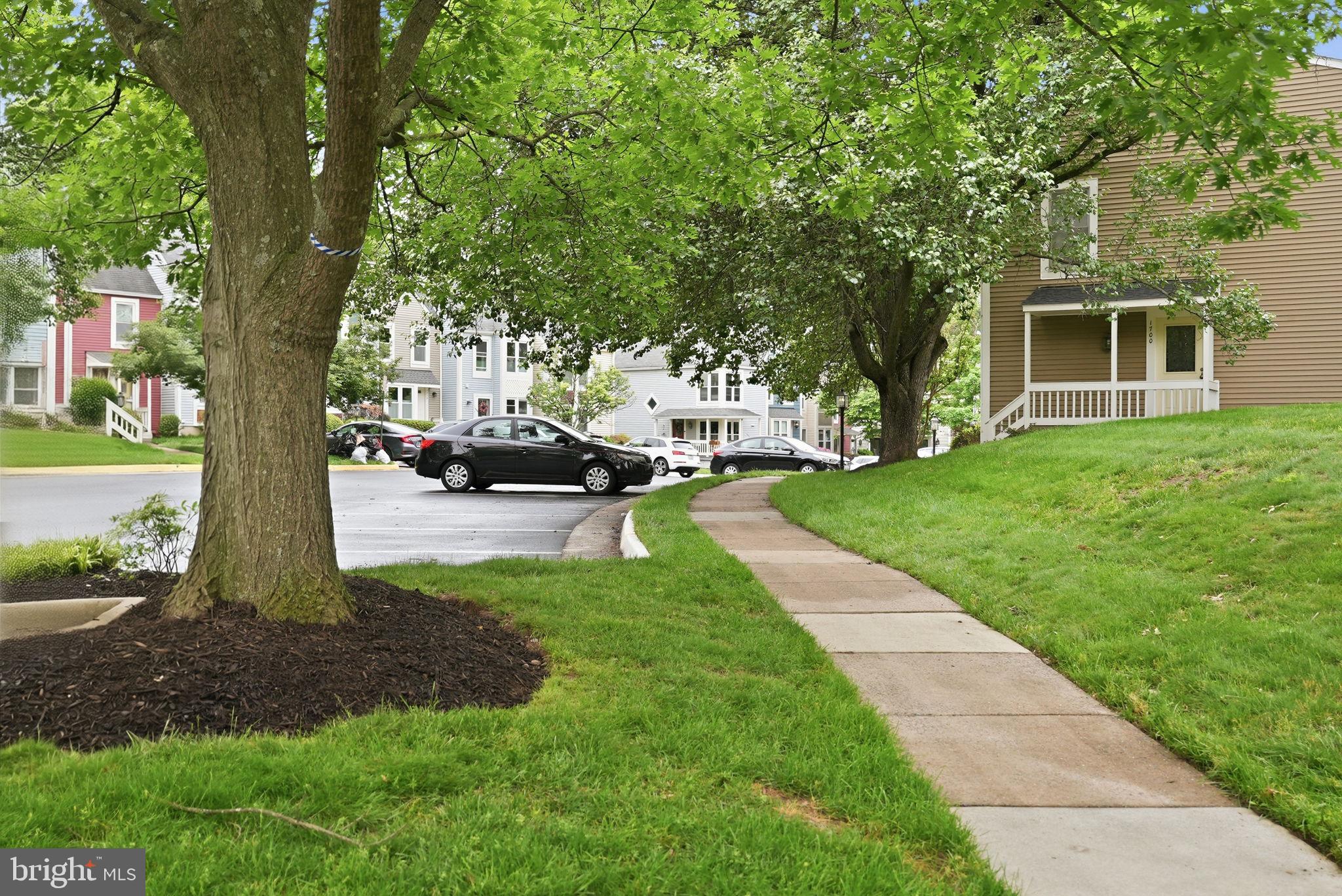 1686 Oaktree Court Reston, VA 20194 - Photo 8 of 26 Gallery Image 8
