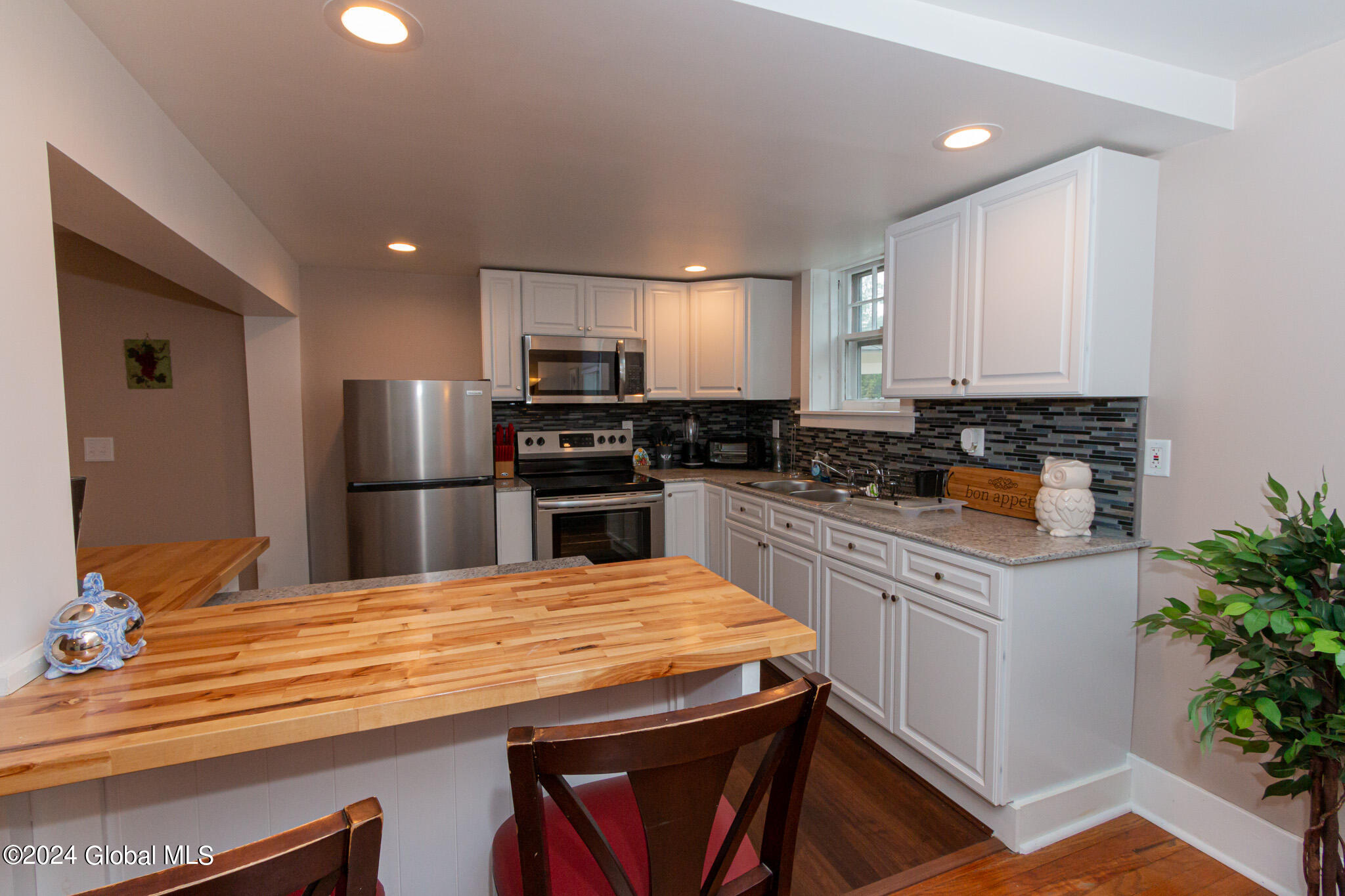 461 North Main Street, Unit 1 Gloversville, NY 12078 - Photo 8 of 15 461 N Nain St Unit 1-04