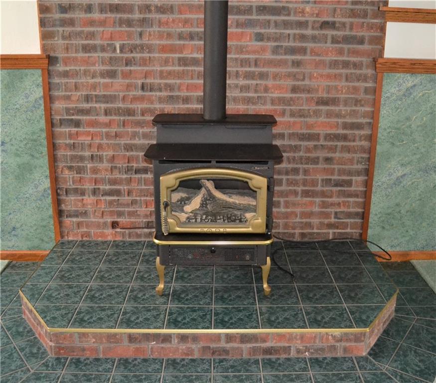 1091 5 Pines Road North Huntingdon, PA 15642 - Photo 14 of 20 Gas fireplace