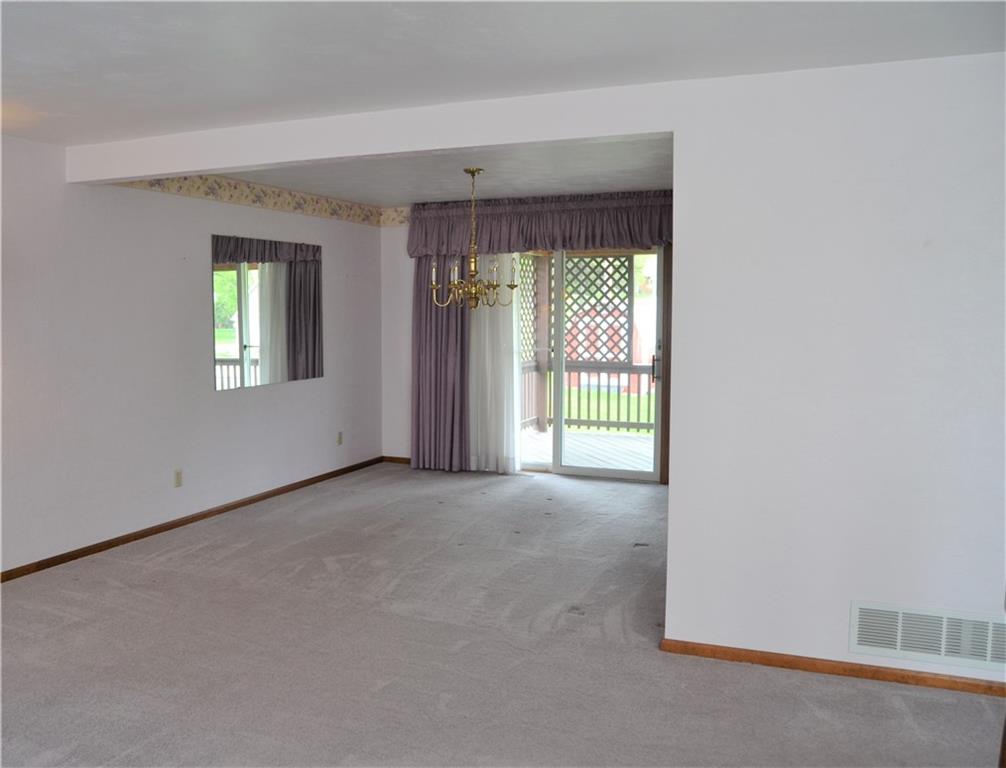 1091 5 Pines Road North Huntingdon, PA 15642 - Photo 4 of 20 Dining room
