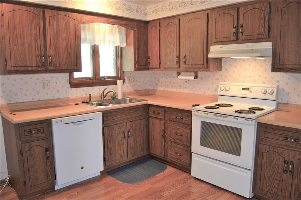 1091 5 Pines Road North Huntingdon, PA 15642 - Photo 6 of 20 Kitchen