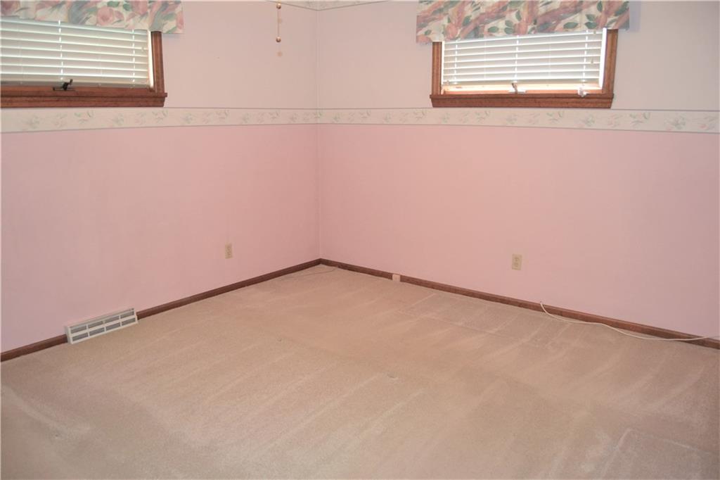 1091 5 Pines Road North Huntingdon, PA 15642 - Photo 9 of 20 Spacious master bedroom