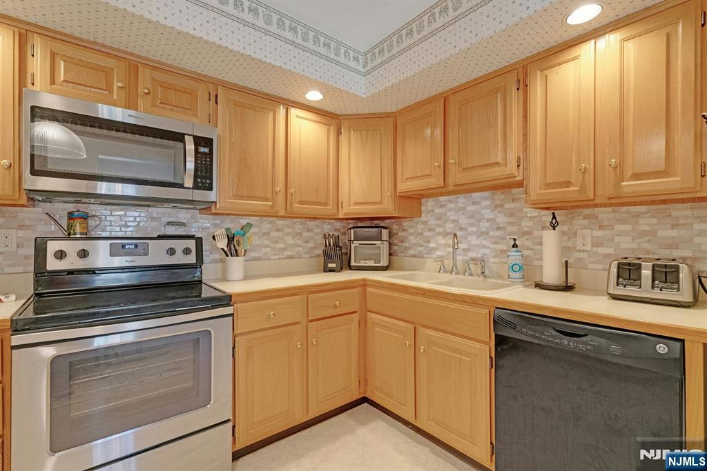 7 South Maple Avenue, Unit 7B Park Ridge, NJ 07656 - Photo 8 of 20