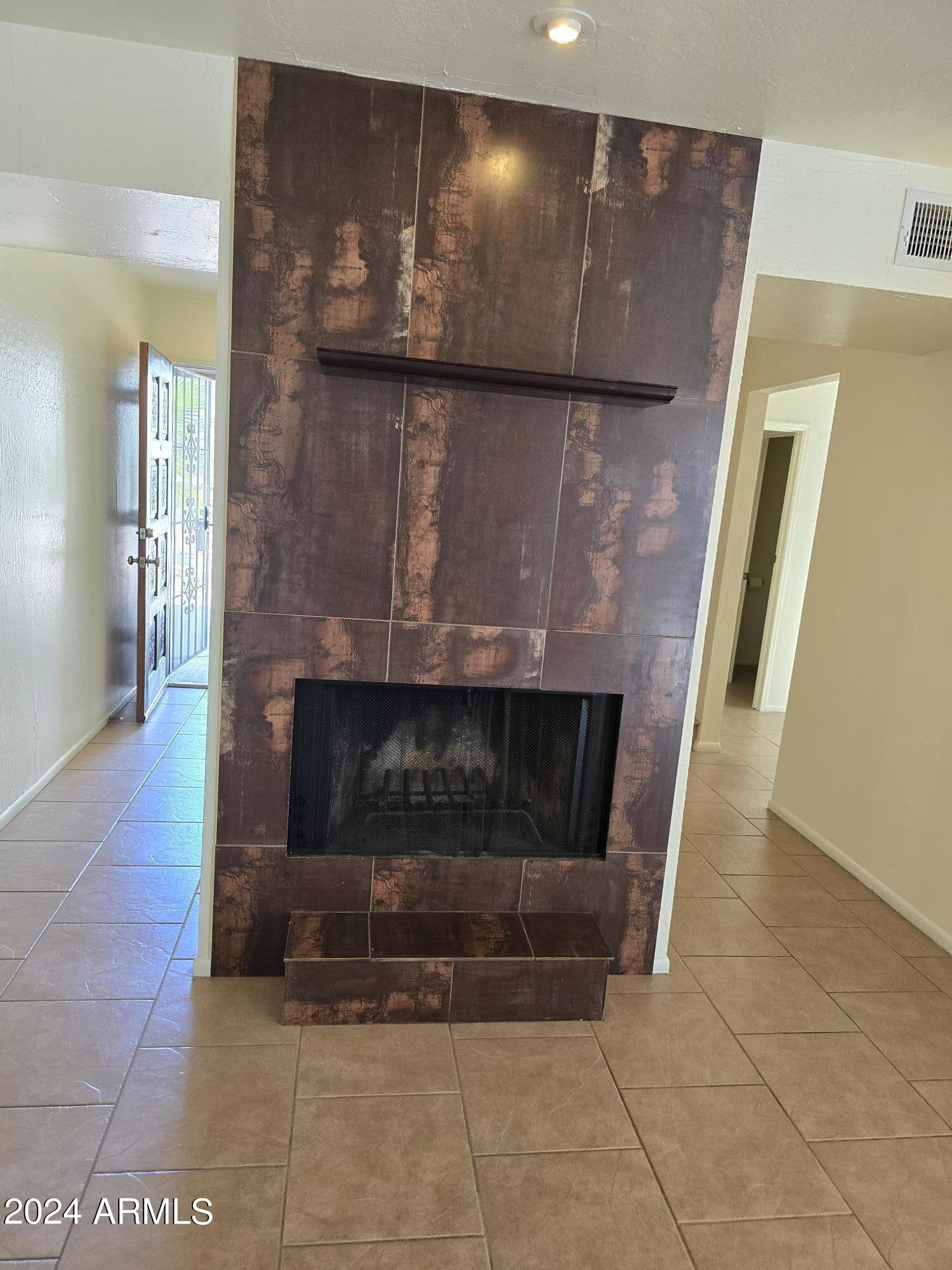 4747 North 14th Street, Unit J Phoenix, AZ 85014 - Photo 5 of 25 fireplace