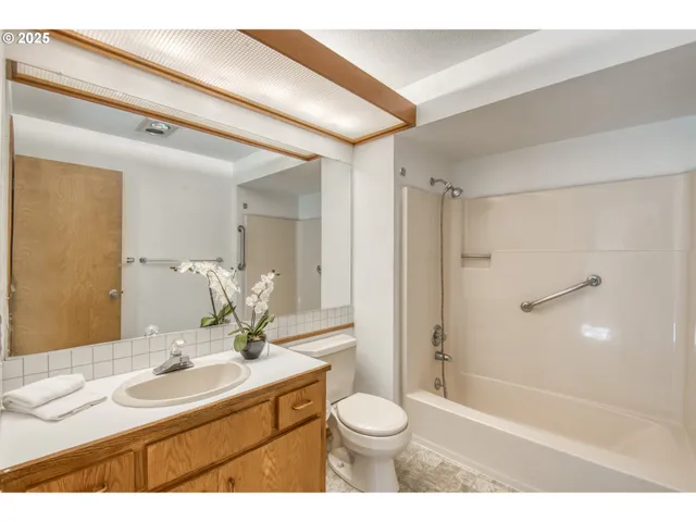 $255,000 | 15035 Northeast Sacramento Street, Unit 62, Portland, OR 97230