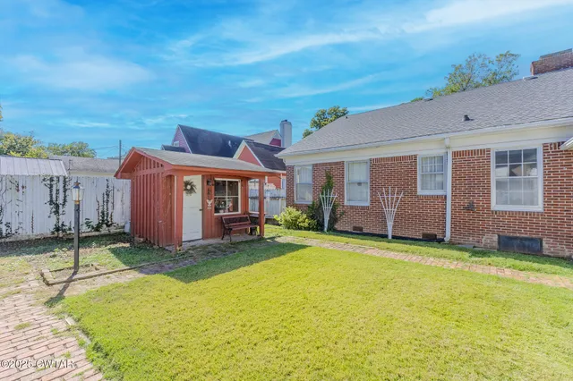 a view of a house with backyard porch and garden
