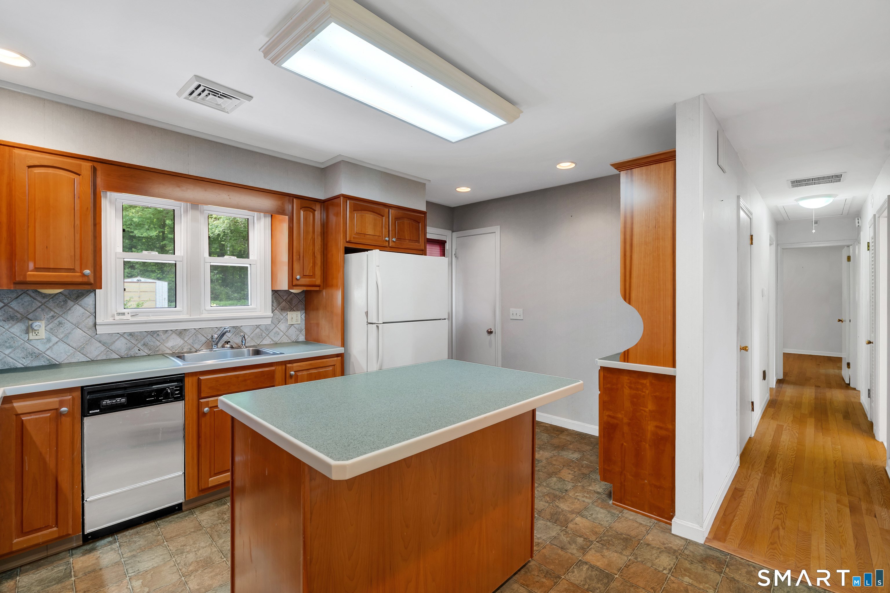 688 Raymond Hill Road Montville, CT 06370 - Photo 23 of 40