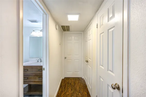 $1,250 | 2120 Wilcrest Drive, Unit 226, Houston, TX 77077