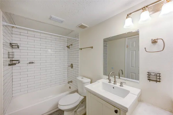 $1,250 | 2120 Wilcrest Drive, Unit 226, Houston, TX 77077