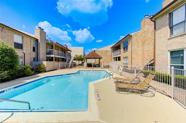 $1,250 | 2120 Wilcrest Drive, Unit 226, Houston, TX 77077