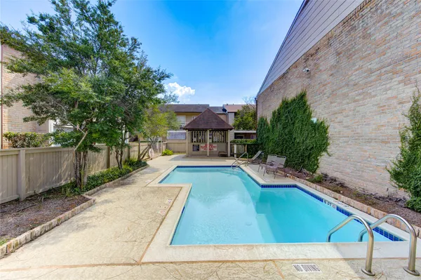 $1,250 | 2120 Wilcrest Drive, Unit 226, Houston, TX 77077
