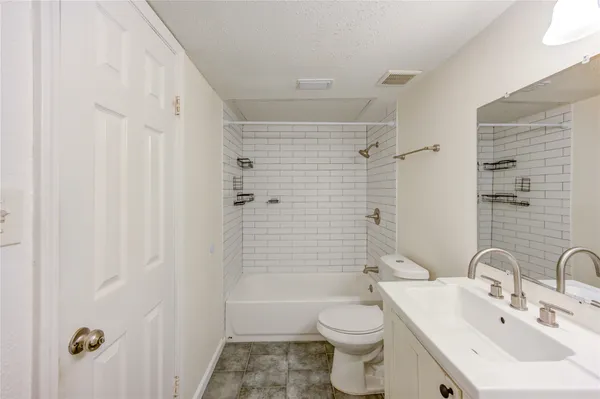 $1,250 | 2120 Wilcrest Drive, Unit 226, Houston, TX 77077