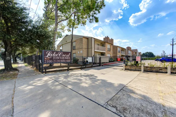 $1,250 | 2120 Wilcrest Drive, Unit 226, Houston, TX 77077
