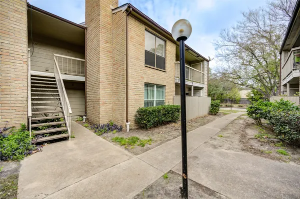 $1,250 | 2120 Wilcrest Drive, Unit 226, Houston, TX 77077