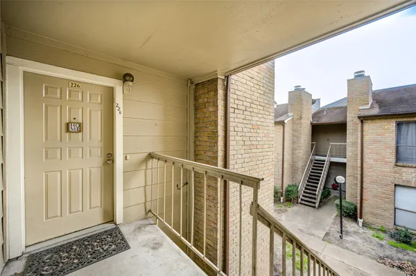 $1,250 | 2120 Wilcrest Drive, Unit 226, Houston, TX 77077