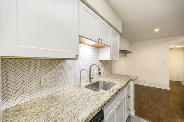 $1,250 | 2120 Wilcrest Drive, Unit 226, Houston, TX 77077