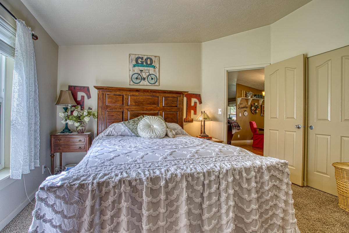 55915 Blue Eagle Road Bend, OR 97707 - Photo 29 of 31 Master Bedroom