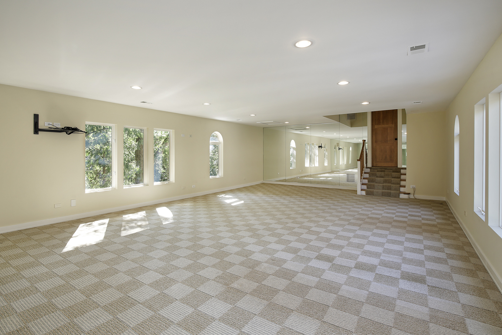1115 Voltz Road Northbrook, IL 60062 - Photo 21 of 28 a view of an empty room and a window