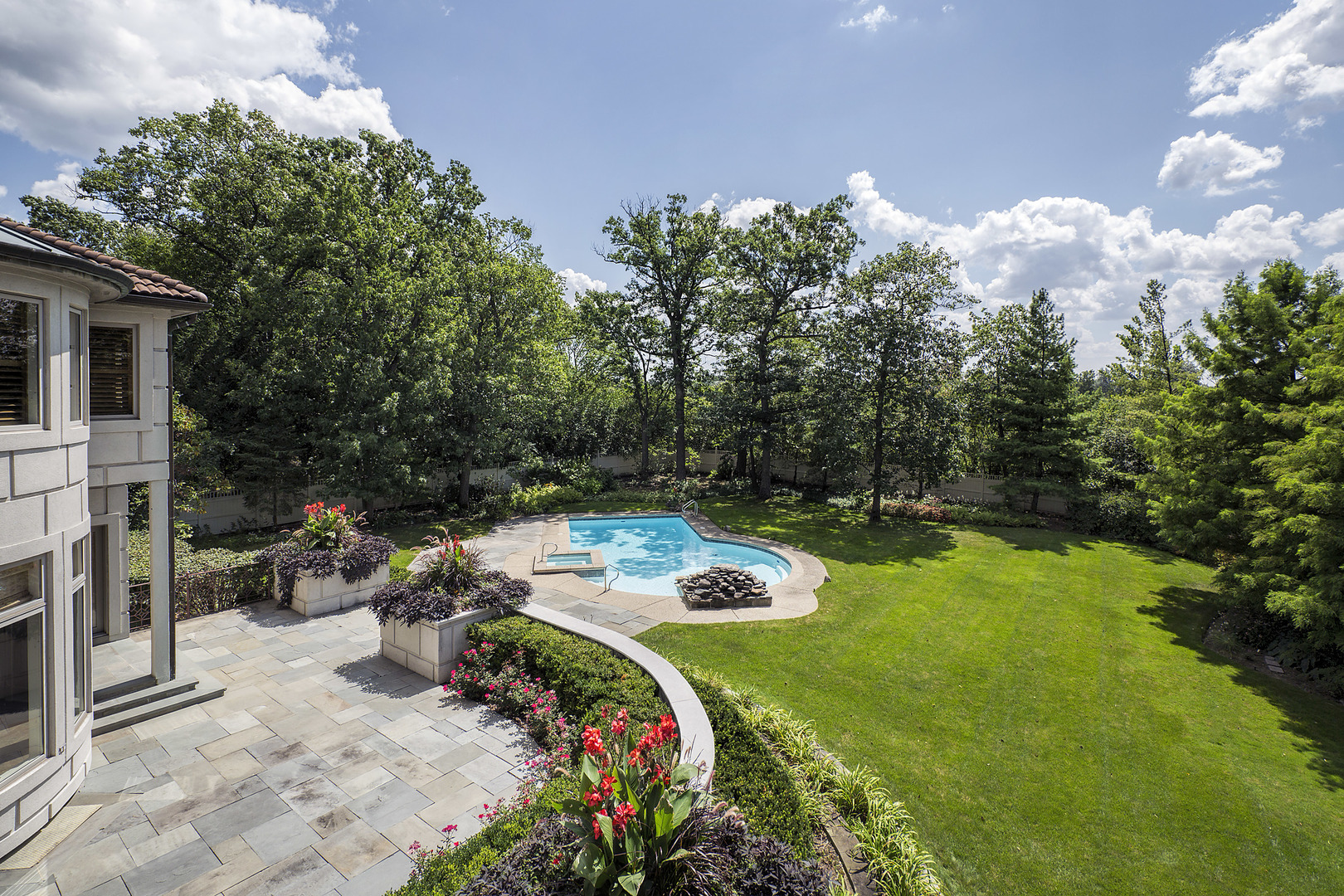 1115 Voltz Road Northbrook, IL 60062 - Photo 27 of 28 a view of a backyard with sitting area