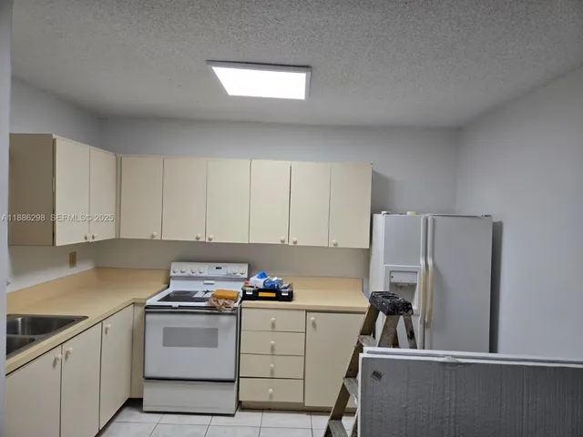 $2,475 | 334 East 18th Street, Unit 2, Hialeah, FL 33010