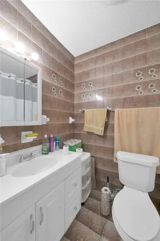 $2,475 | 334 East 18th Street, Unit 2, Hialeah, FL 33010