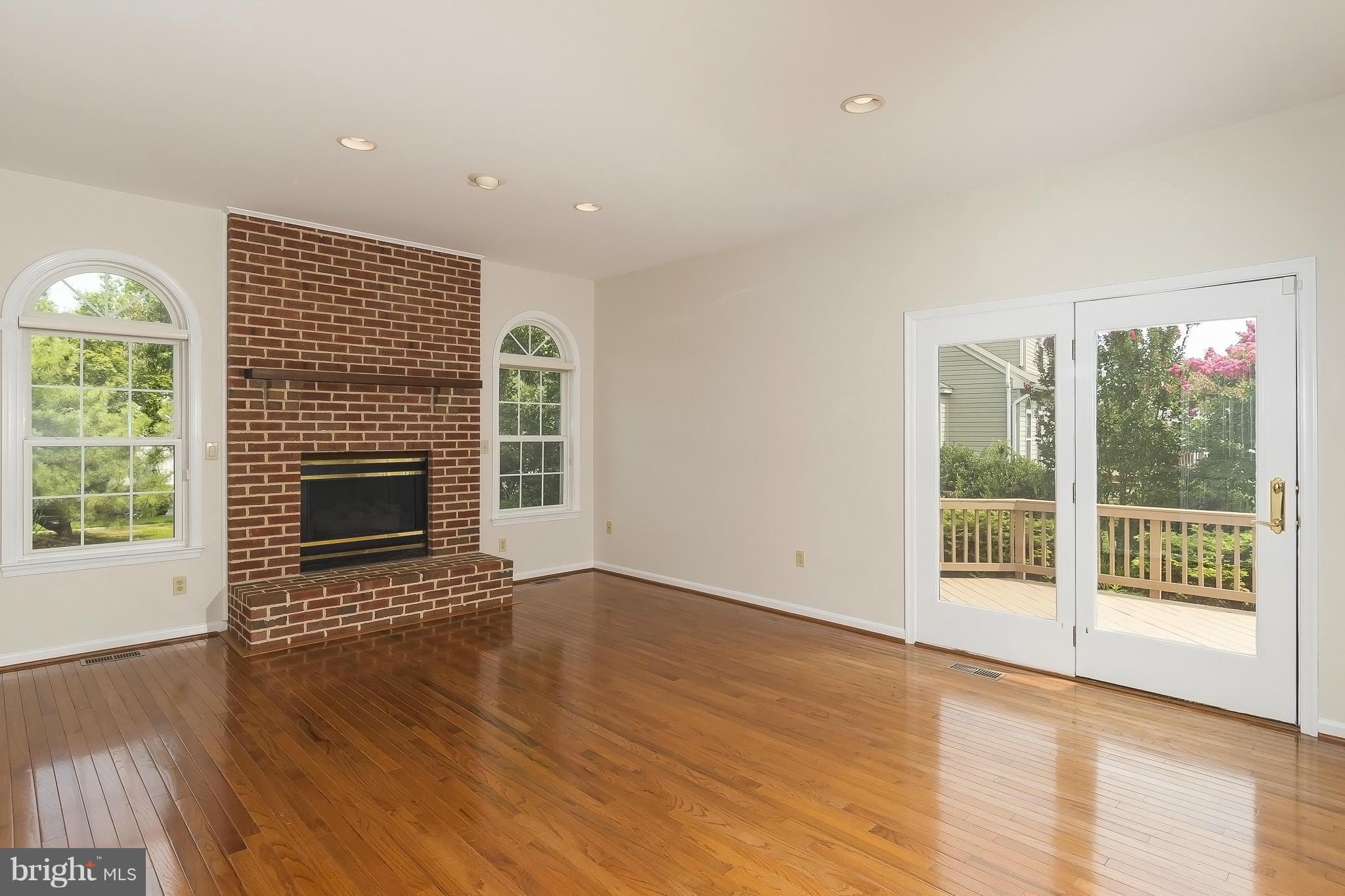 401 River Road Arnold, MD 21012 - Photo 5 of 30 Family Room