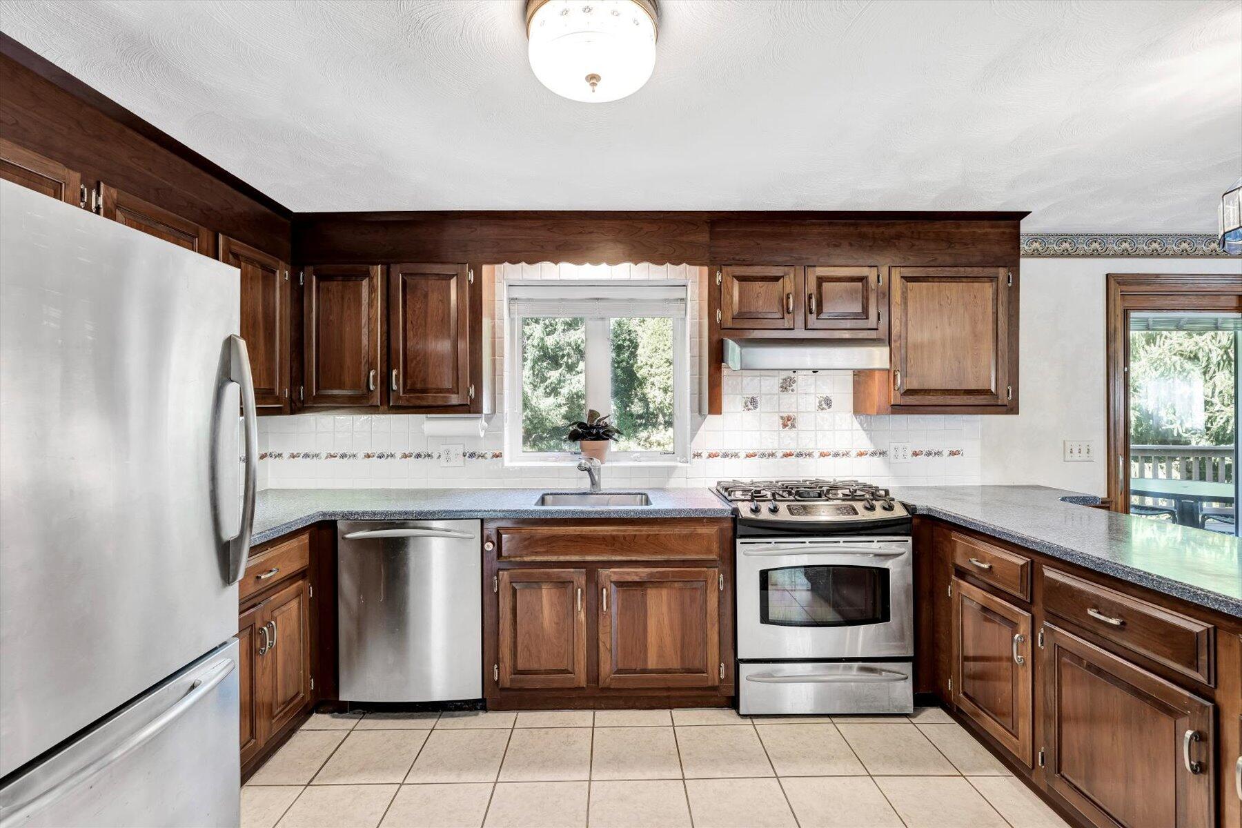 27 Colonial Way West Barnstable, MA 02668 - Photo 14 of 38 23-889A9043