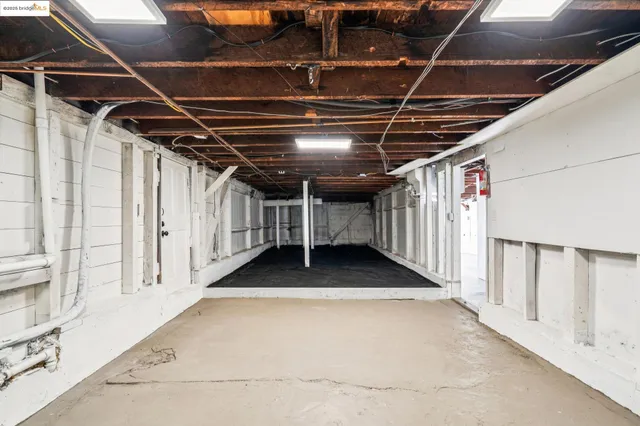 a view of a pathway with a yard