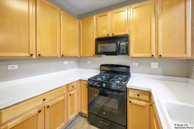 $269,900 | 2571 Hillsboro Boulevard, Aurora, IL 60503