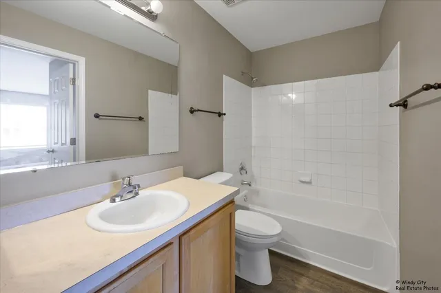 $269,900 | 2571 Hillsboro Boulevard, Aurora, IL 60503