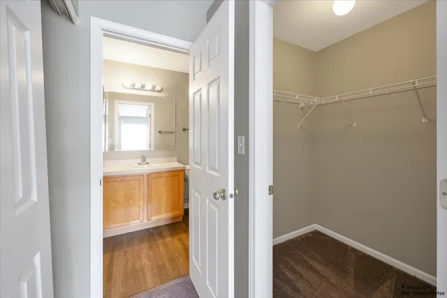 $269,900 | 2571 Hillsboro Boulevard, Aurora, IL 60503