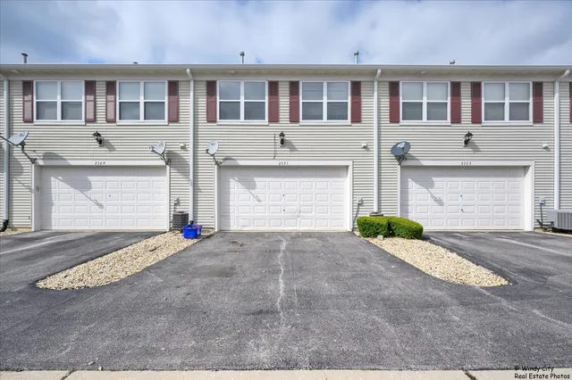 $269,900 | 2571 Hillsboro Boulevard, Aurora, IL 60503