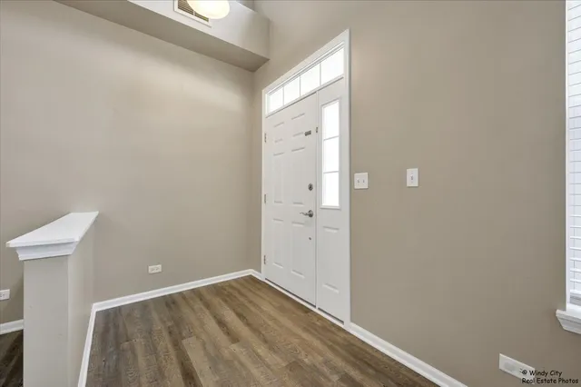 $269,900 | 2571 Hillsboro Boulevard, Aurora, IL 60503