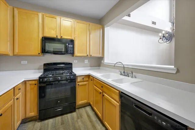 $269,900 | 2571 Hillsboro Boulevard, Aurora, IL 60503