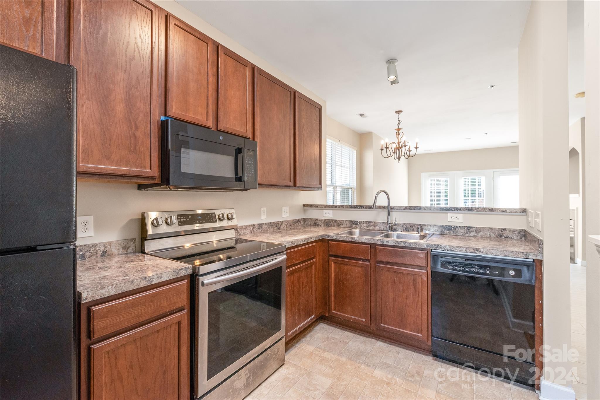 2826 Avalon Loop Road Charlotte, NC 28269 - Photo 7 of 35 Gallery Image 7