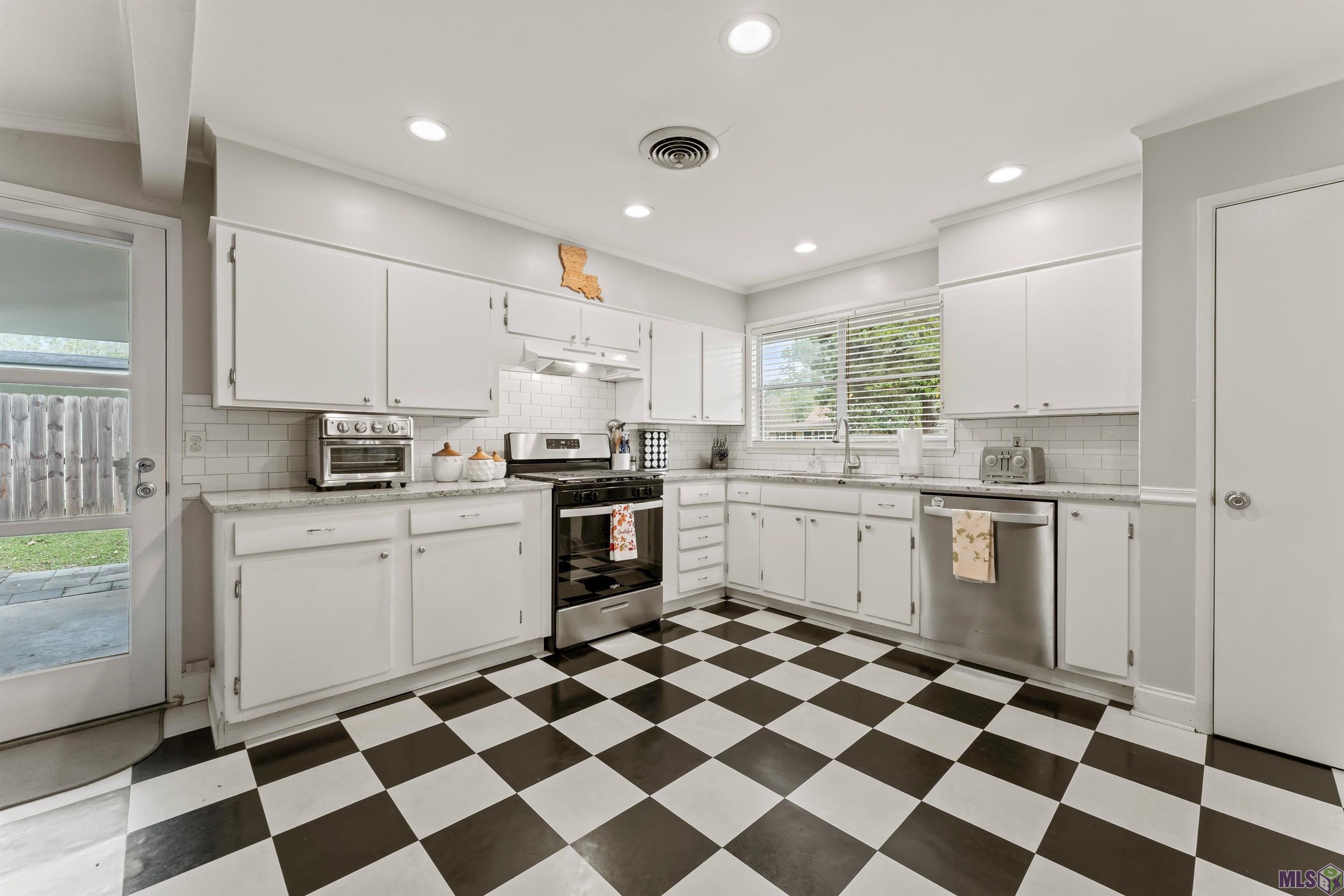 8130 Rainbow Drive Baton Rouge, LA 70809 - Photo 12 of 25