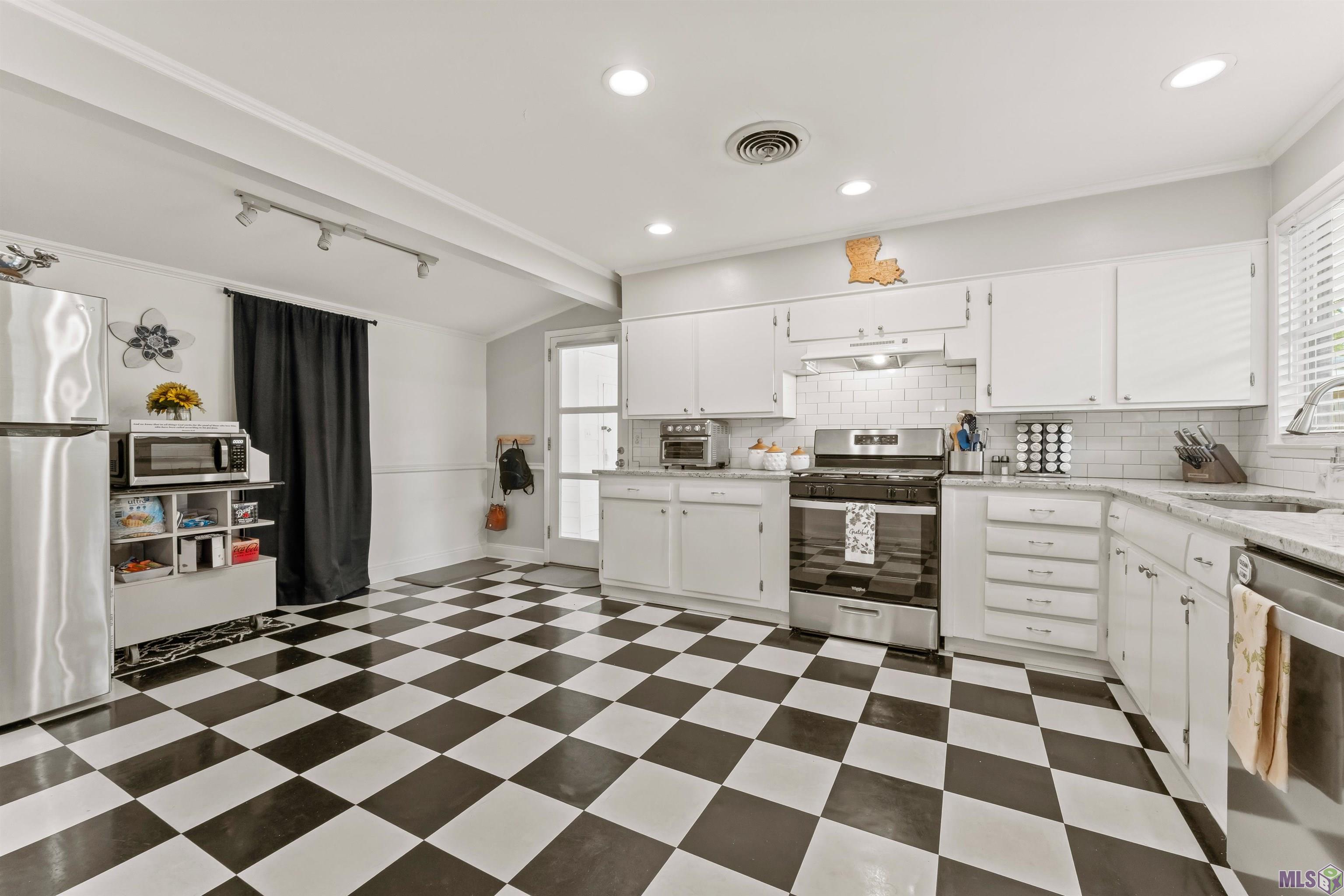 8130 Rainbow Drive Baton Rouge, LA 70809 - Photo 10 of 25