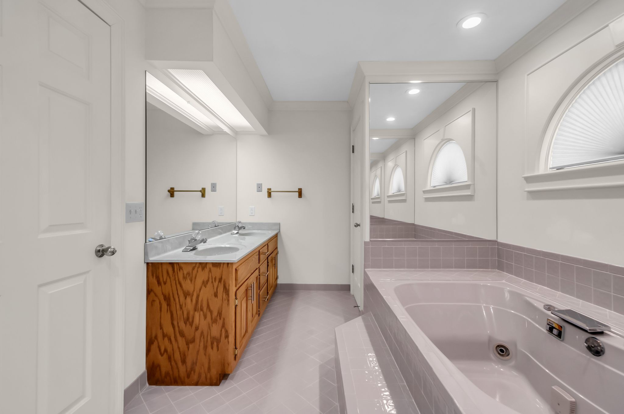 608 Cheshire Circle Franklin, TN 37069 - Photo 32 of 42 a bathroom with a tub sink and mirror