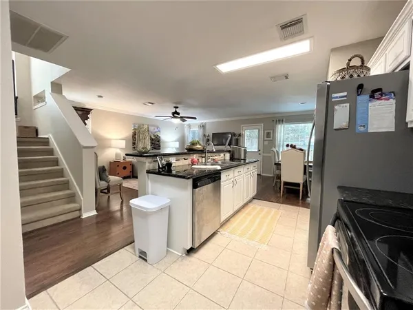 $1,850 | 10 Butterfly Branch Place, The Woodlands, TX 77382