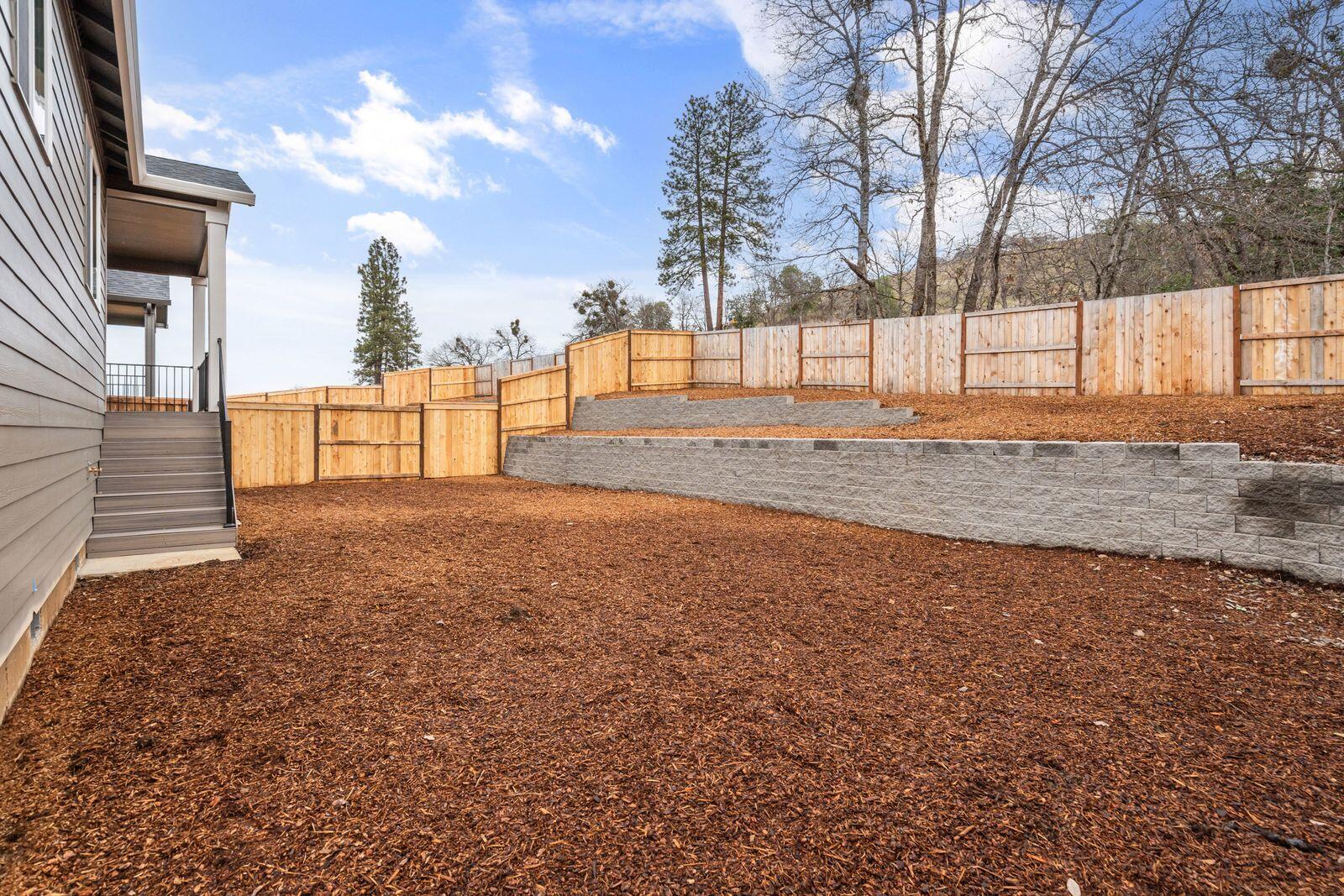 669 Old Waverly Way, Unit 20 Eagle Point, OR 97524 - Photo 28 of 32 a view of a backyard of the house