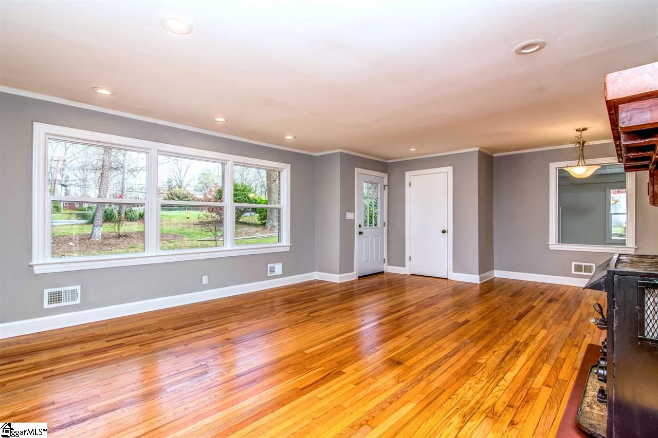 302 South Wingate Road Greenville, SC 29605 - Photo 2 of 36 Gallery Image 2